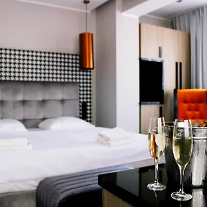 Pomaranczowa Plaza Hotell